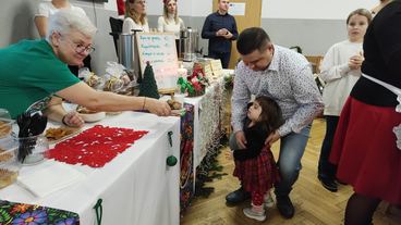 „Z tradycją i ze smakiem” w Ostrówku. Stoiska odwiedziły dziesiątki mieszkańców regionu
